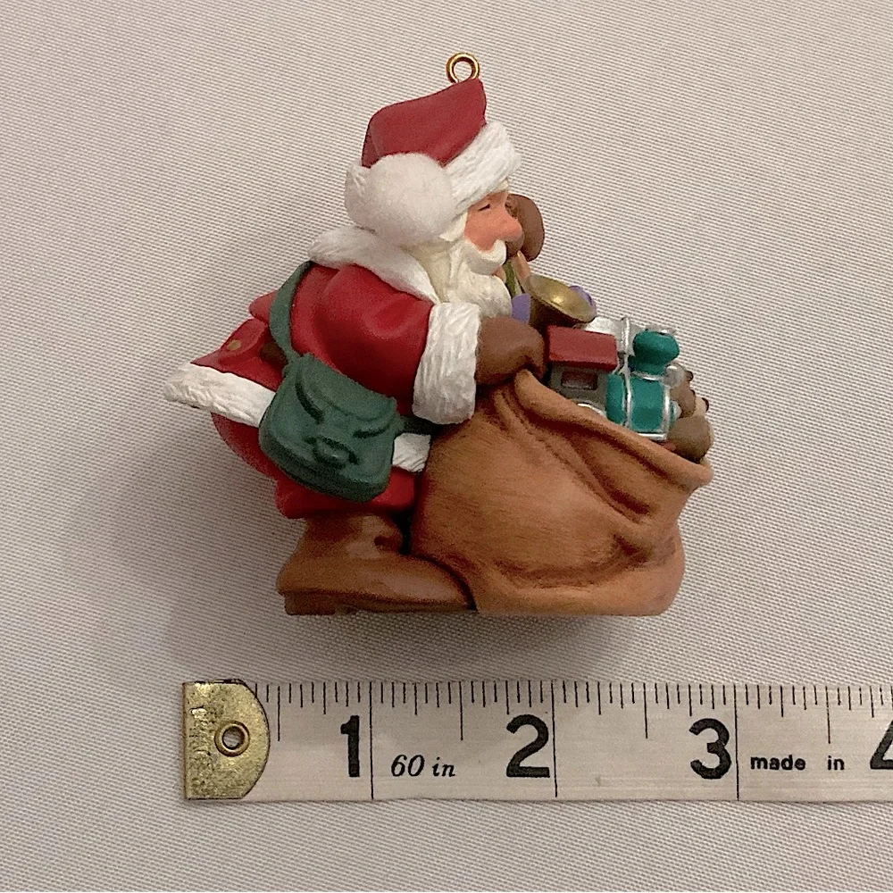💚 Vintage 2005 Exclusive VIP Gift Hallmark Keepsake Santa’s Magic Sack Ornament